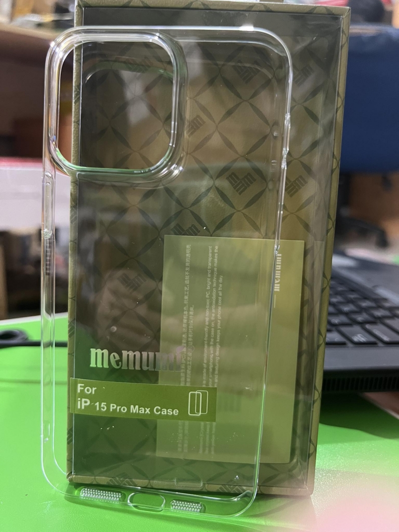Ốp Lưng iPhone 15 Pro Max Cứng Trong Suốt Hiệu Memumi phủ nano chống xước, chất liệu cứng cáp, không ố vàng hay xỉn màu khi sử dụng.